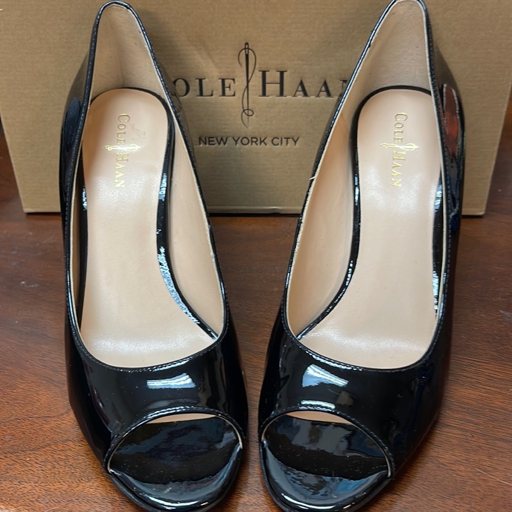 Women’s Cole Haan Black Patent Peep Toe Nike Air Pumps Size 6M